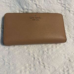 Kate Spade wallet in Fawn.